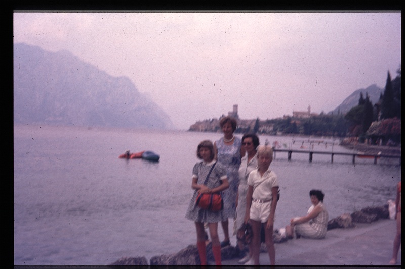 01.Malcesine jul 1975 Ilse,Mama,Brigitte,Peter.JPG